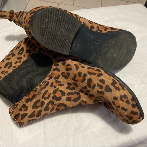 Cheetah women’s booties - Picture 2 of 5